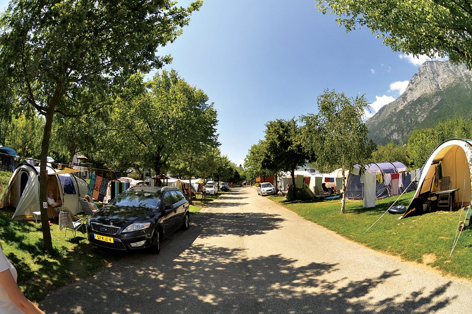 Camping Röse à Dormelletto, locatifs aussi bien que emplacements